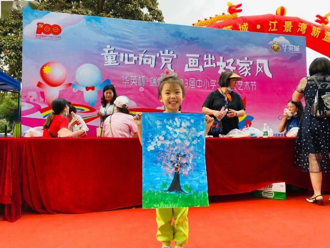 逃离昏暗下的小村